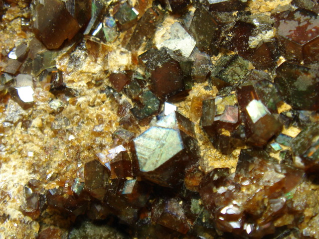 奈良県産 レインボーガーネット群晶 ３．８５キロ ４３６ - tenkawacrystal
